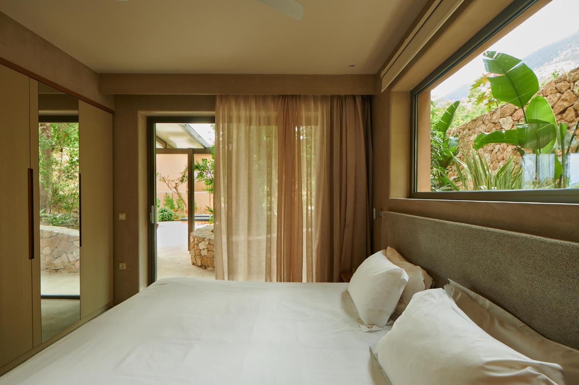 F Zeen Kefalonia (adults Only)